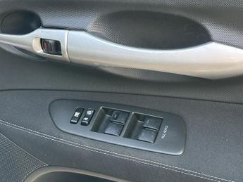 Toyota Auris 1.6 V-Matic TR Hatchback 5dr Petrol MultiMode Euro 5 (132 ps)