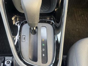 Toyota Yaris 1.5 VVT-h Design Hatchback 5dr Petrol Hybrid E-CVT Euro 6 (s/s) 