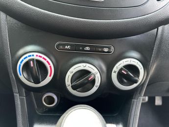 Hyundai i10 1.2 Comfort Hatchback 5dr Petrol Auto Euro 4 (77 bhp)