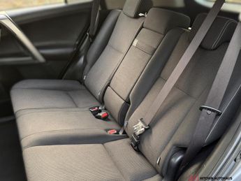 Toyota RAV4 2.5 VVT-h Business Edition Plus SUV 5dr Petrol Hybrid CVT Euro 6