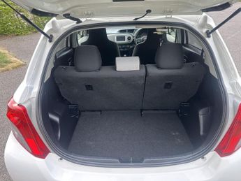 Toyota Yaris USED TOYOTA VITZ 1.3 Automatic Petrol White 5dr READY TO GO . JA