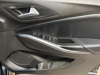 Vauxhall Grandland X 1.2 Turbo Elite Nav SUV 5dr Petrol Manual 6Spd Euro 6 (s/s) (130