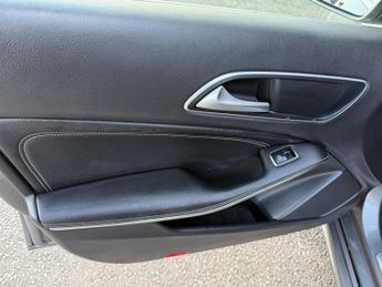 Mercedes-Benz A Class 1.5 A180d Sport (Premium) Hatchback 5dr Diesel 7G-DCT Euro 6 (s/