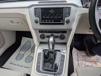 Volkswagen Passat 2.0 TDI BlueMotion Tech SE Business Saloon 4dr Diesel DSG Euro 6