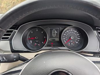 Volkswagen Passat 2.0 TDI BlueMotion Tech SE Business Saloon 4dr Diesel DSG Euro 6