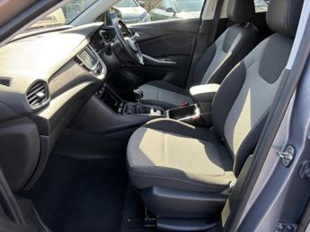 Vauxhall Grandland X 1.2 Turbo SE Premium SUV 5dr Petrol Manual Euro 6 (s/s) (130 ps)