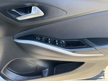 Vauxhall Grandland X 1.2 Turbo SE Premium SUV 5dr Petrol Manual Euro 6 (s/s) (130 ps)