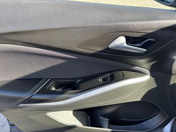 Vauxhall Grandland X 1.2 Turbo SE Premium SUV 5dr Petrol Manual Euro 6 (s/s) (130 ps)