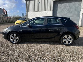 Vauxhall Astra 2.0 CDTi SRi Hatchback 5dr Diesel Auto Euro 5 (165 ps)
