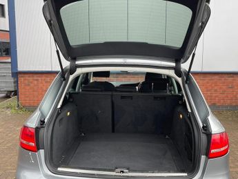 Audi A4 Avant 2.0 TDI Executive SE Estate 5dr Diesel Multitronic Euro 4 (143 p