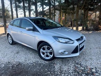Ford Focus 1.6 Zetec Hatchback 5dr Petrol Powershift Euro 5 (125 ps)