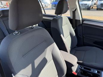 Volkswagen Golf 1.6 TDI BlueMotion Tech SE Estate 5dr Diesel DSG Euro 5 (s/s) (1