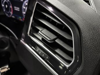 Volkswagen Tiguan 2.0 TDI BlueMotion Tech R-Line SUV 5dr Diesel DSG 4Motion Euro 6