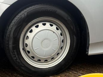 Toyota Prius 1.8 VVT-h T Spirit Hatchback 5dr Petrol Hybrid CVT Euro 6 (s/s) 