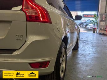 Volvo XC60 2.4 D5 R-Design Nav SUV 5dr Diesel Geartronic AWD Euro 5 (215 ps