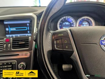 Volvo XC60 2.4 D5 R-Design Nav SUV 5dr Diesel Geartronic AWD Euro 5 (215 ps