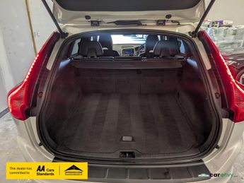 Volvo XC60 2.4 D5 R-Design Nav SUV 5dr Diesel Geartronic AWD Euro 5 (215 ps