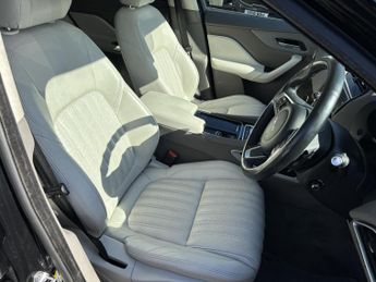 Jaguar F-PACE 2.0 D180 Portfolio SUV 5dr Diesel Auto AWD Euro 6 (s/s) (180 ps)