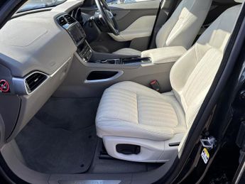 Jaguar F-PACE 2.0 D180 Portfolio SUV 5dr Diesel Auto AWD Euro 6 (s/s) (180 ps)