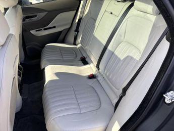 Jaguar F-PACE 2.0 D180 Portfolio SUV 5dr Diesel Auto AWD Euro 6 (s/s) (180 ps)