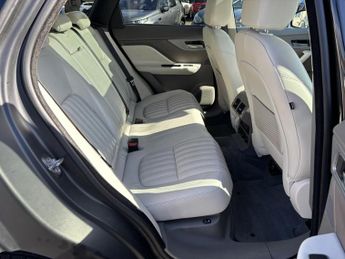 Jaguar F-PACE 2.0 D180 Portfolio SUV 5dr Diesel Auto AWD Euro 6 (s/s) (180 ps)