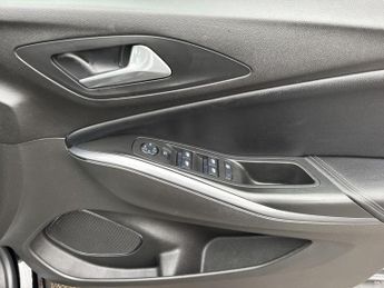 Vauxhall Grandland X 1.2 Turbo Elite Nav SUV 5dr Petrol Manual 6Spd Euro 6 (s/s) (130