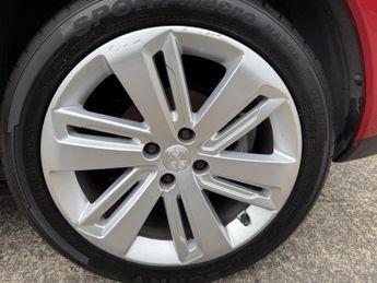 Peugeot 3008 1.6 e-HDi Allure SUV 5dr Diesel EGC Euro 5 (s/s) (115 ps)