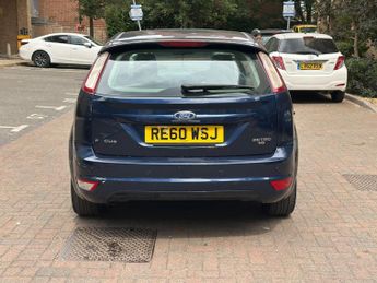 Ford Focus 1.6 Zetec Hatchback 5dr Petrol Automatic (184 g/km, 99 bhp)