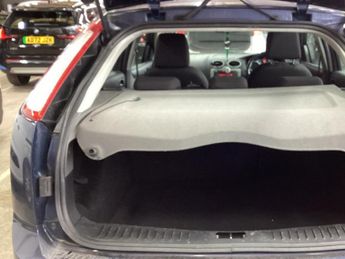 Ford Focus 1.6 Zetec Hatchback 5dr Petrol Automatic (184 g/km, 99 bhp)