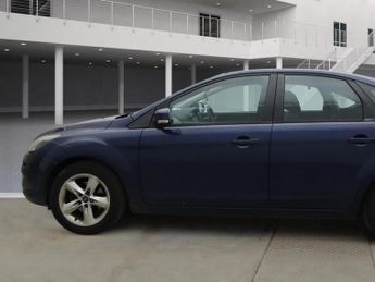 Ford Focus 1.6 Zetec Hatchback 5dr Petrol Automatic (184 g/km, 99 bhp)