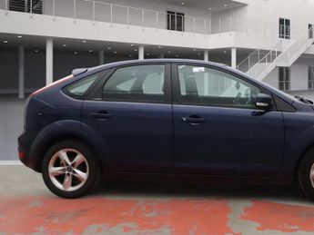 Ford Focus 1.6 Zetec Hatchback 5dr Petrol Automatic (184 g/km, 99 bhp)