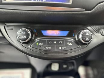 Toyota Yaris 1.5 VVT-h Blue Bi-Tone Hatchback 5dr Petrol Hybrid E-CVT Euro 6 