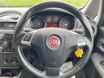 Fiat Punto Evo 1.4 Dynamic Hatchback 5dr Petrol Dualogic Euro 5 (s/s) (77 bhp)