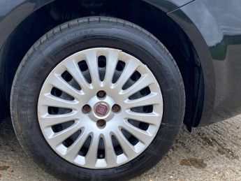 Fiat Punto Evo 1.4 Dynamic Hatchback 5dr Petrol Dualogic Euro 5 (s/s) (77 bhp)
