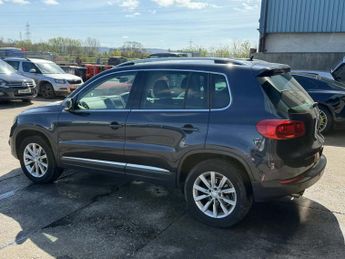 Volkswagen Tiguan 2.0 TDI BlueMotion Tech SE SUV 5dr Diesel Manual 4WD Euro 5 (s/s