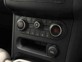 Nissan Qashqai 1.6 Acenta SUV 5dr Petrol CVT 2WD Euro 5 (117 ps)