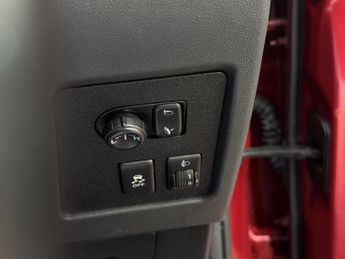 Nissan Qashqai 1.6 Acenta SUV 5dr Petrol CVT 2WD Euro 5 (117 ps)