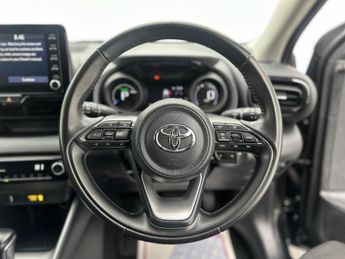 Toyota Yaris 1.5 VVT-h Design Hatchback 5dr Petrol Hybrid E-CVT Euro 6 (s/s) 