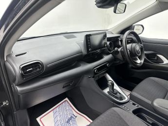Toyota Yaris 1.5 VVT-h Design Hatchback 5dr Petrol Hybrid E-CVT Euro 6 (s/s) 