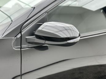 Toyota Yaris 1.5 VVT-h Design Hatchback 5dr Petrol Hybrid E-CVT Euro 6 (s/s) 