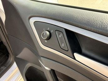 Volkswagen Golf 1.6 TDI BlueMotion Tech SE Hatchback 5dr Diesel DSG Euro 5 (s/s)