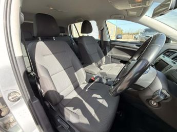 Volkswagen Golf 1.6 TDI BlueMotion Tech SE Hatchback 5dr Diesel DSG Euro 5 (s/s)