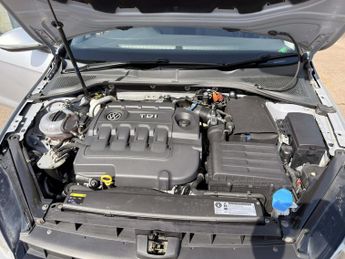 Volkswagen Golf 1.6 TDI BlueMotion Tech SE Hatchback 5dr Diesel DSG Euro 5 (s/s)