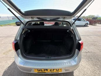 Volkswagen Golf 1.6 TDI BlueMotion Tech SE Hatchback 5dr Diesel DSG Euro 5 (s/s)