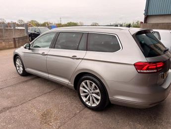 Volkswagen Passat 2.0 TDI BlueMotion Tech SE Business Estate 5dr Diesel DSG Euro 6
