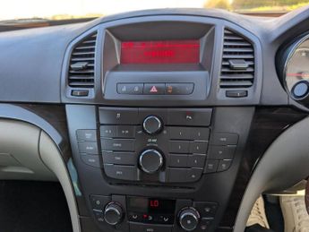 Vauxhall Insignia 2.0 CDTi SE Sports Tourer 5dr Diesel Auto Euro 5 (130 ps)