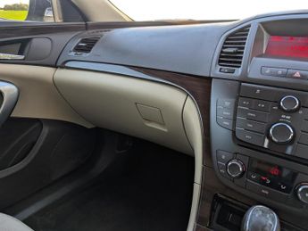 Vauxhall Insignia 2.0 CDTi SE Sports Tourer 5dr Diesel Auto Euro 5 (130 ps)