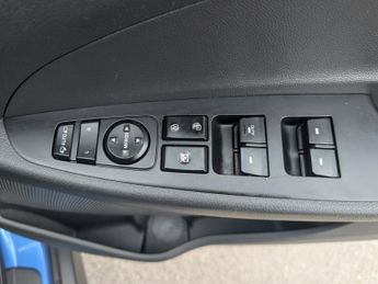 Hyundai TUCSON 2.0 CRDi Blue Drive Premium SUV 5dr Diesel Manual Euro 6 (s/s) (
