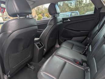 Hyundai TUCSON 2.0 CRDi Blue Drive Premium SUV 5dr Diesel Manual Euro 6 (s/s) (