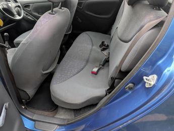 Toyota Yaris 1.0 VVT-i Colour Collection Hatchback 5dr Petrol Manual (137 g/k